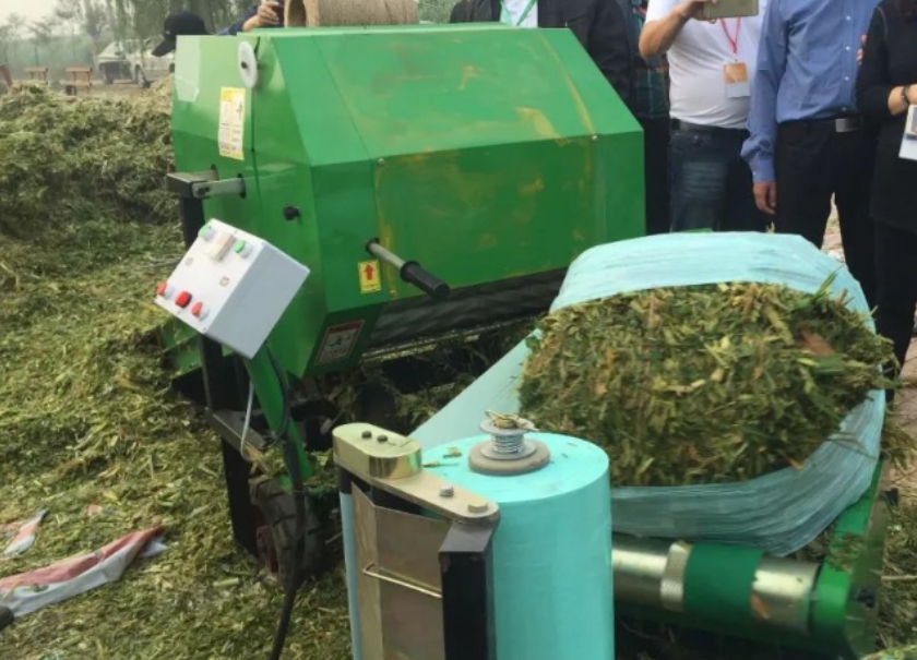 山西巨菌草青贮时，水分含量过高或过低对青贮料有何影响？
